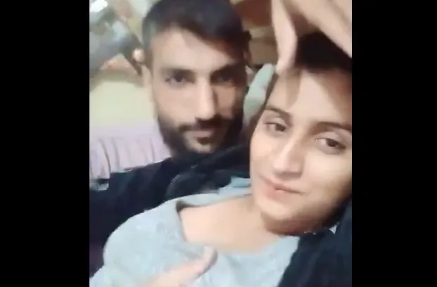 Tamil sex video Pakistani-Hindi couple’s most recent sex MMS video