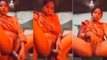 Kerala sex: A woman fucks using a bottle camera