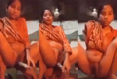 Sexy Bhabhi masturbates in video